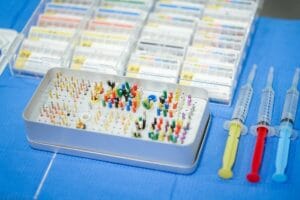 Na czym polega leczenie kanałowe - zestaw narzędzi endodontycznych